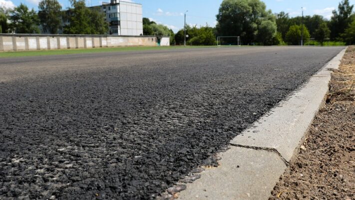 В 66-ой школе города Брянска отремонтировали беговые дорожки стадиона
