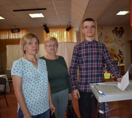 Впервые принял участие в голосовании на выборах жирятинец Илья Прокутин