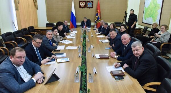Губернатор Брянской области Александр Богомаз наблюдает за прямой линией с Президентом Путиным
