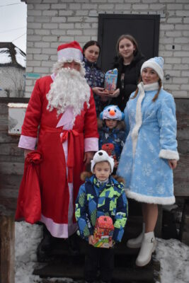 Новогодние подарки для жирятинских ребят