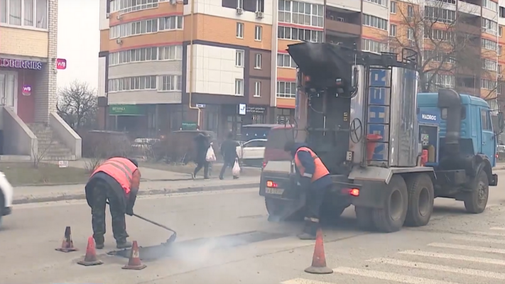 В Брянске возобновили дорожные работы из-за теплой погоды