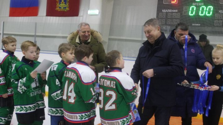 Брянский губернатор наградил участников регионального этапа Всероссийских соревнований «Золотая шайба»