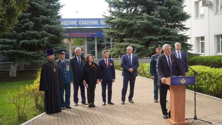 Губернатор Александр Богомаз поздравил сотрудников и ветеранов брянского МЧС