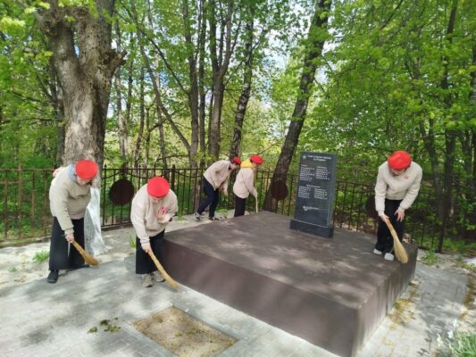 Активисты Движения Первых из Морачева Жирятинского района готовятся к празднику Великой Победы