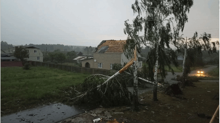 На юго-запад Брянщины обрушился мощный ураган