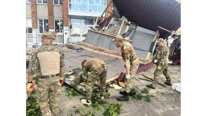 Бойцы «БАРС-Брянск» ликвидируют последствия урагана в Климово