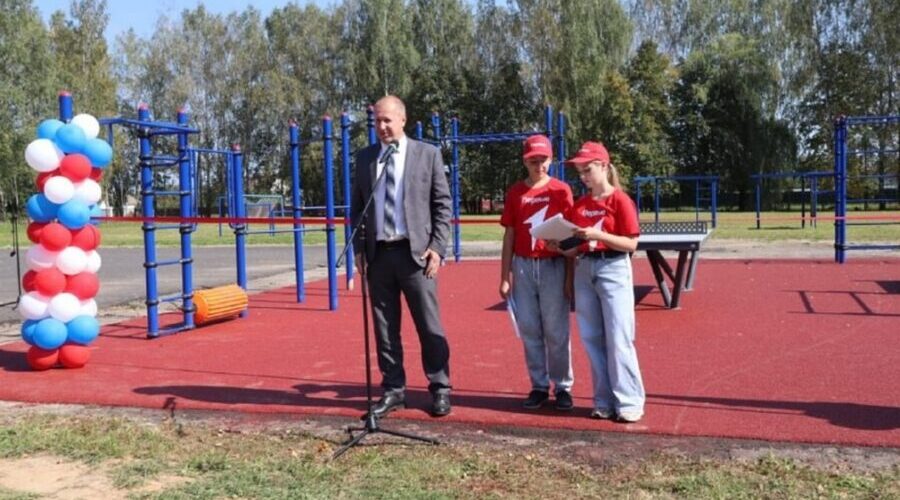 В поселке Дубровка торжественно открыли спортплощадку