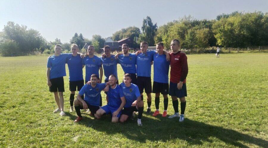 Жирятинские футболисты завершили сезон триумфальной победой