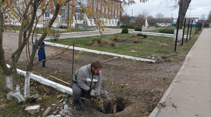 В Климово у здания Центра дополнительного образования появится новый забор