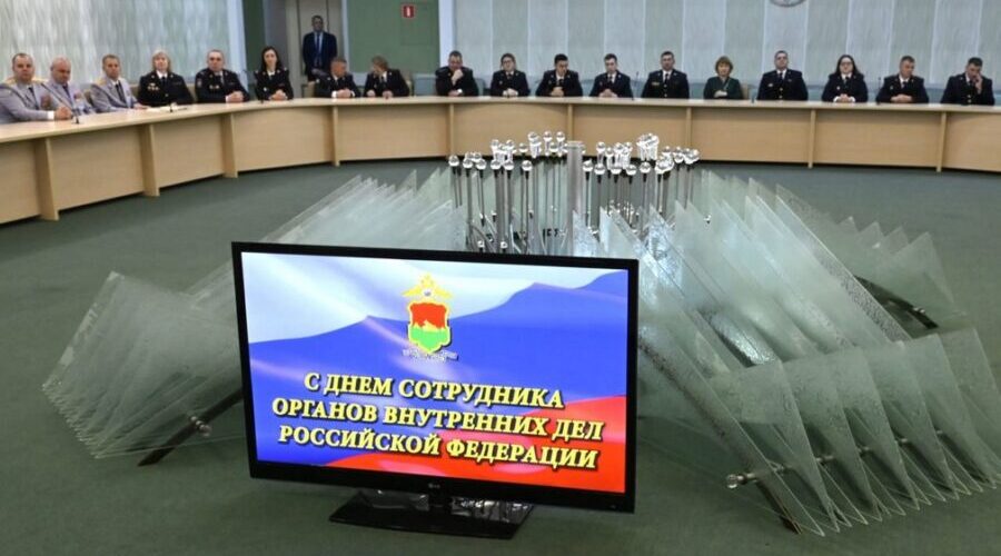 В брянском правительстве чествовали лучших полицейских