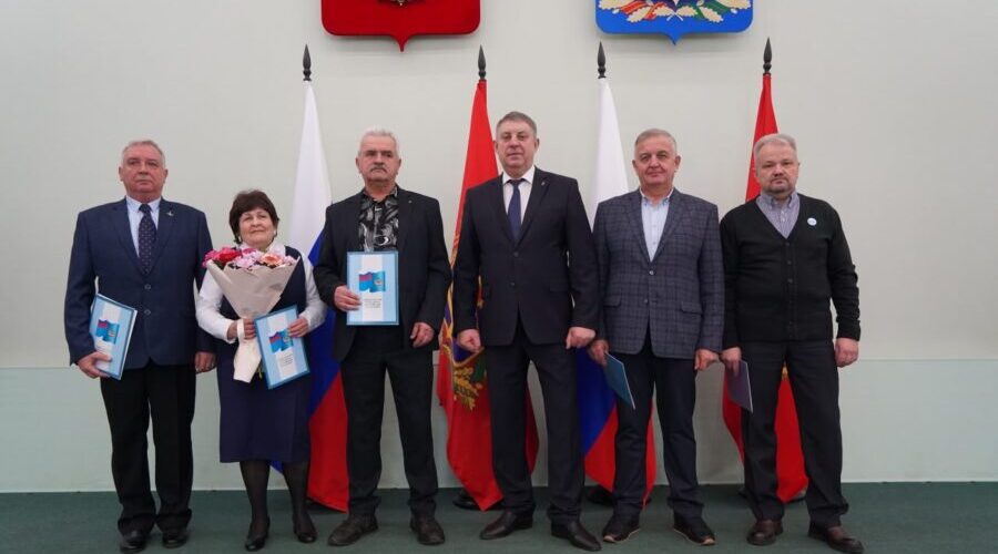 Брянский губернатор поздравил с праздником сотрудников и ветеранов транспортной сферы