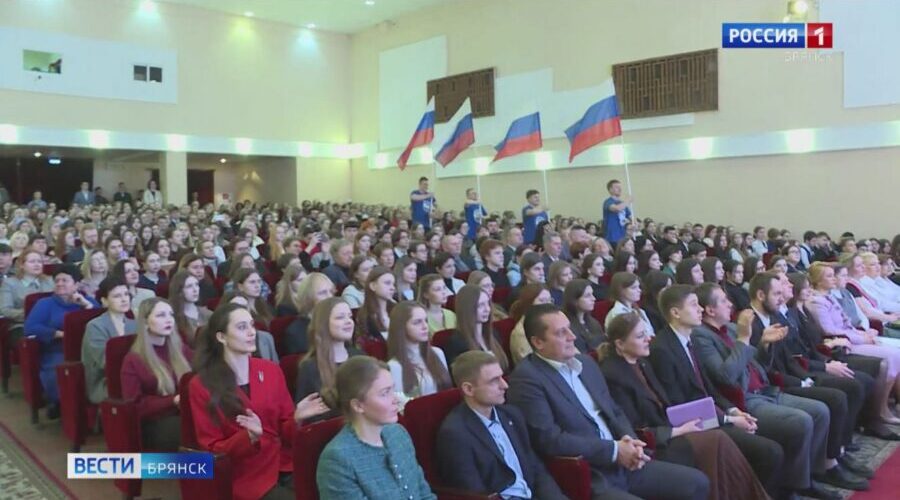 В Брянске открылся II региональный педагогический фестиваль «На крыльях мастерства»