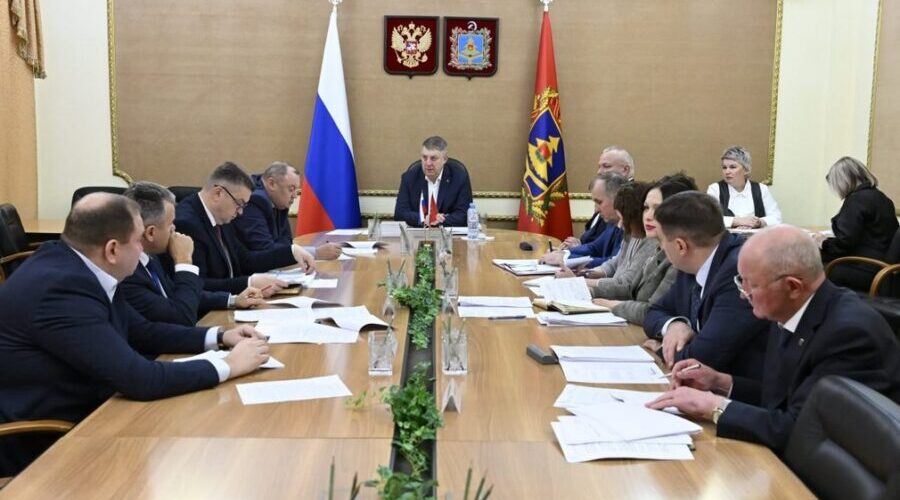 В Брянске обсудили вопрос обеспечения жильем детей-сирот в регионе