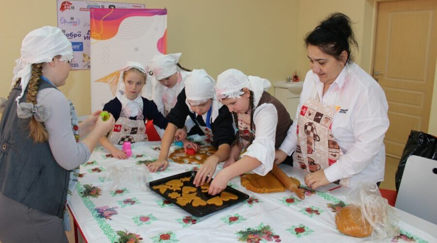 Жирятинские школьники испекли угощения для наших защитников