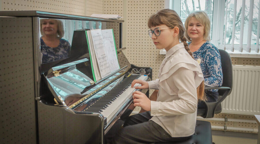 В пристройке к школе искусств №10 впервые зазвучало пианино