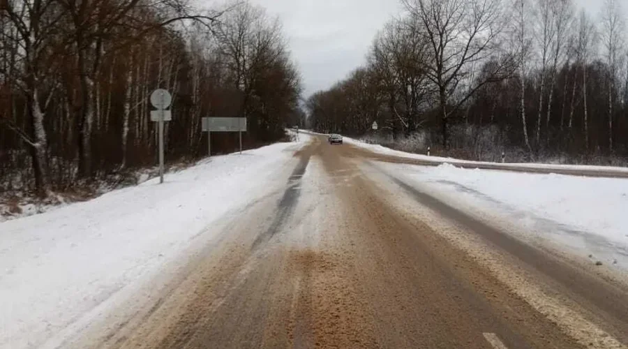 Дороги Брянской области обрабатывают без химических реагентов