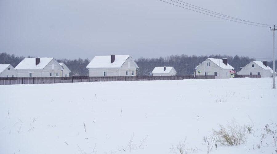 В брянских Журиничах построили 66 коттеджей для работников тепличного комбината