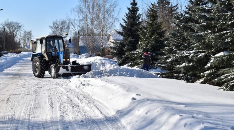 В Жирятинском районе продолжают устранять последствия снегопада