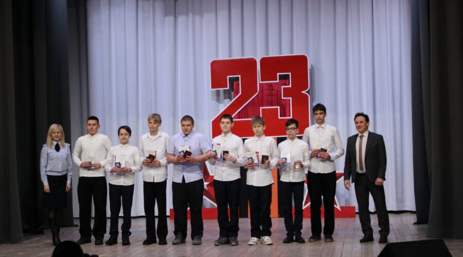 В Климово вручили паспорта юным гражданам России