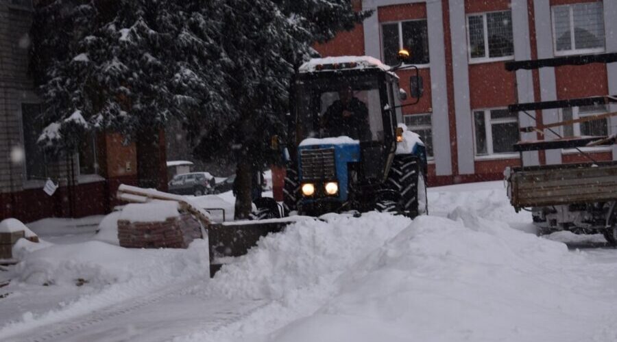 В Жирятинском районе вновь приступили к активной уборке снега