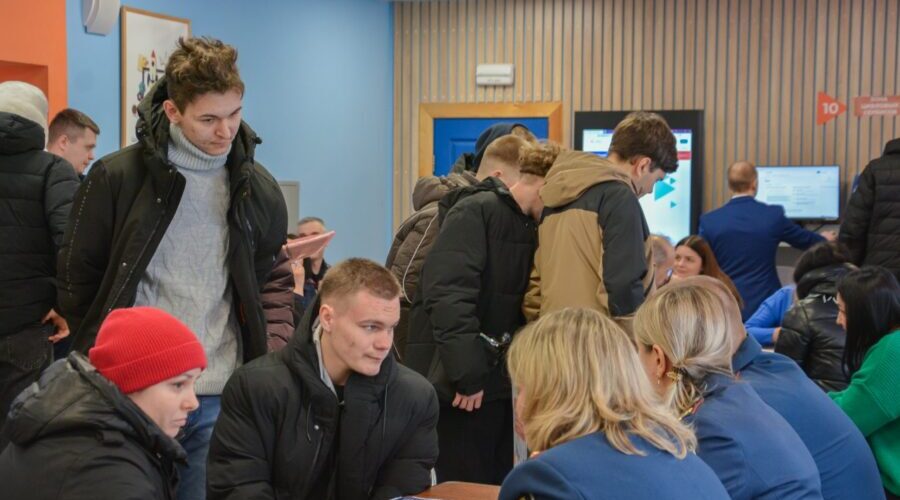 В Кадровом центре «Работа России» города Брянска прошла ярмарка вакансий