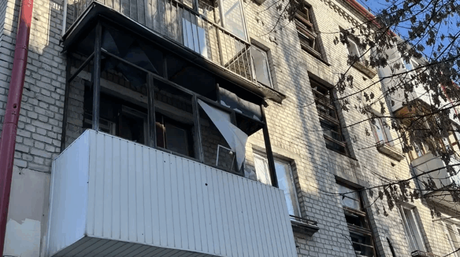 В Брянске устраняют последствия ракетного удара ВСУ по жилым домам