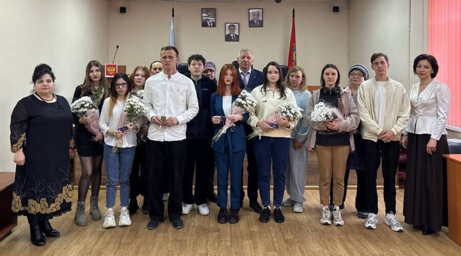 В Стародубе торжественно вручили ключи от новых квартир