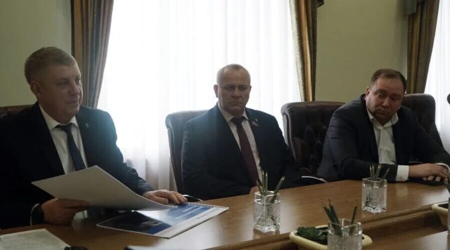 Брянский губернатор встретился с руководителями Минского моторного завода