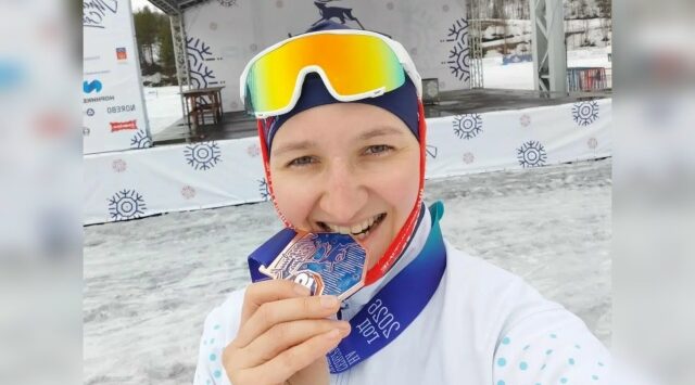 Брянская лыжница Наталья Есипова завоевала бронзу соревнований в Мурманске