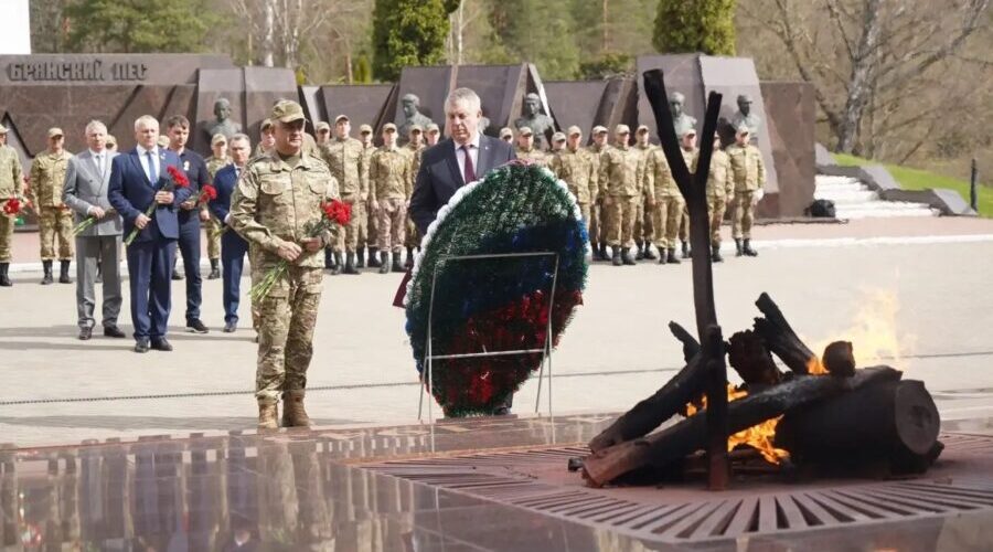 Губернатор Брянщины почтил память воинов-освободителей Брянщины