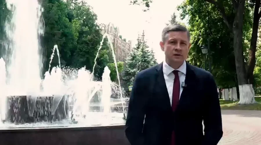 Глава Брянщины Егор Ковальчук поздравил выпускников с последним звонком