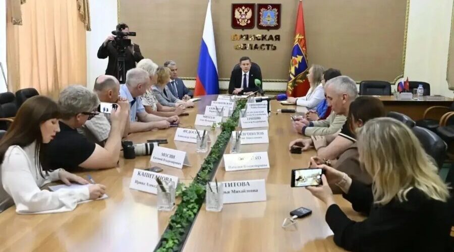 Егор Ковальчук обсудил информационный климат с представителями брянских СМИ