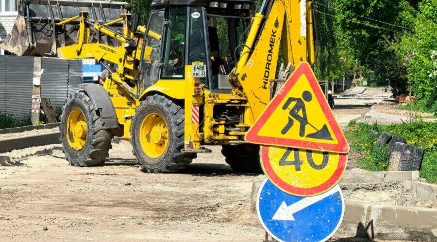 В Брянске по улице Бондаренко ведётся обустройство тротуаров