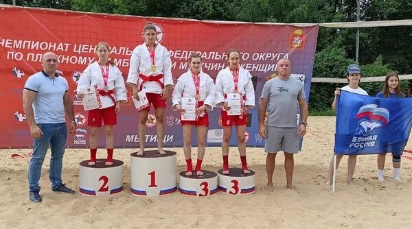 Брянцы завоевали пять медалей чемпионата ЦФО по пляжному самбо