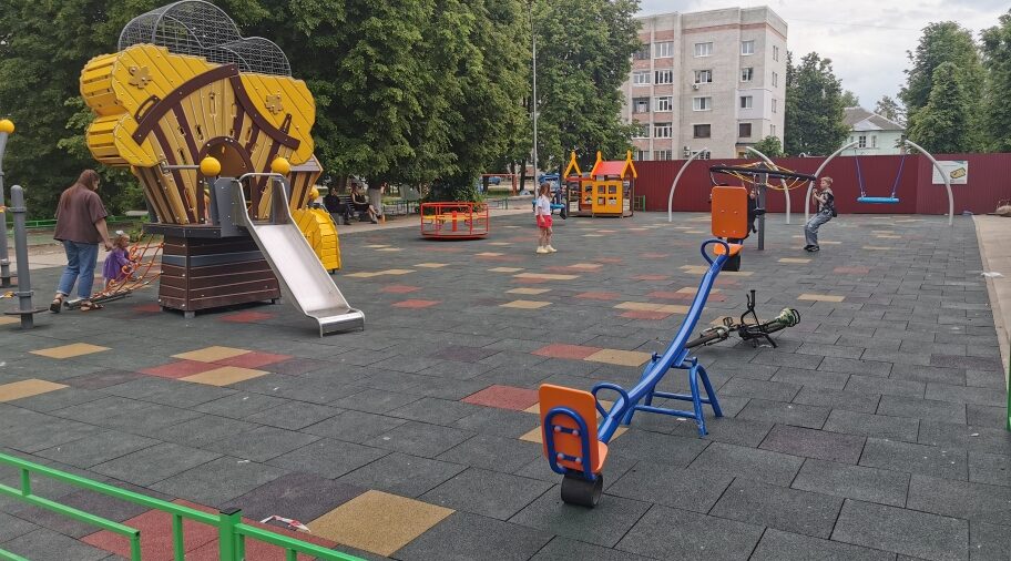 В городе Сельцо открыли новую детскую площадку