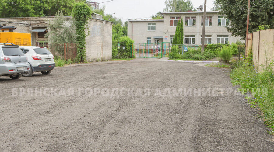 В Брянске отремонтировано более 8,7 тысяч квадратных метров дорог с помощью асфальтовой крошки