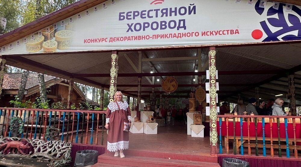 Брянская мастерица Юдкина взяла диплом на фестивале «Праздник топора» в Томске