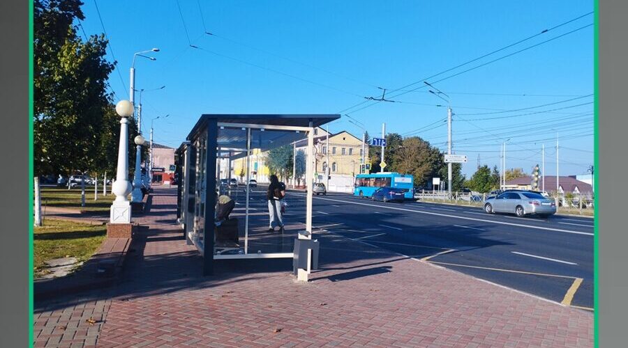 На улицах Брянска установили новые остановочные комплексы