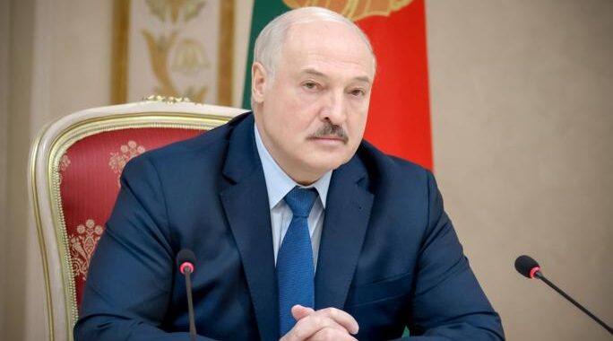 Лукашенко поблагодарил главу Брянщины за помощь белорусам после атак БПЛА
