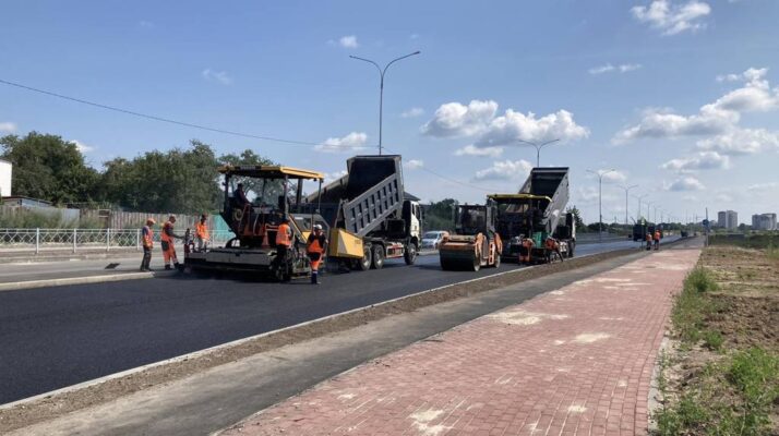 В Брянске на улице Ильи Иванова работают 45 единиц техники