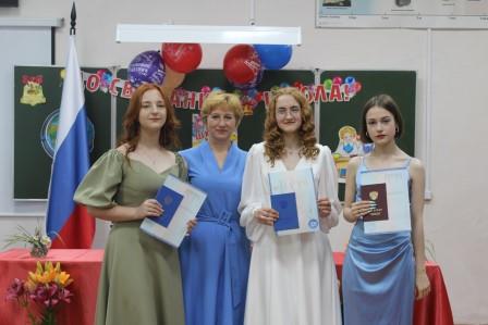 Выпускницы Воробейнской школы получили аттестаты зрелости