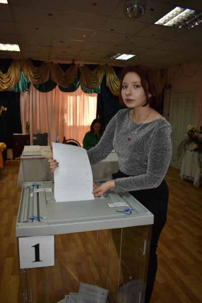Жительница с. Савлуково Ксения Ященко проголосовала впервые