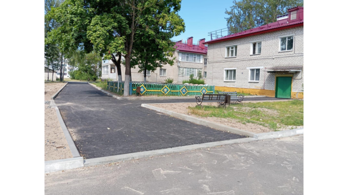 В брянском поселке Чемерна по нацпроекту благоустроили двор по переулку Молодежному