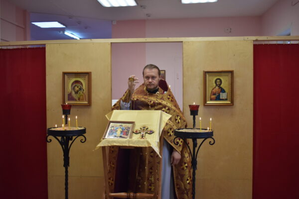 В храме в честь Воздвижения Честного и Животворящего Креста Господня с. Жирятино состоялась Божественная литургия