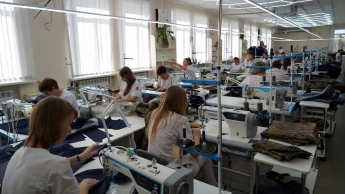 В Брянске молодежь обучают профессии швеи