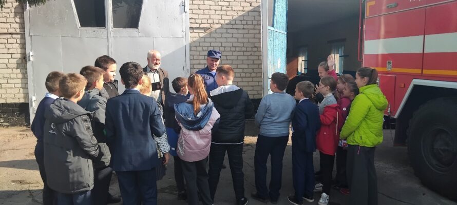 Жирятинские школьники посетили пожарно-спасательную часть