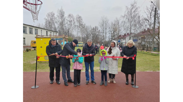 В Дятьково открыли современную спортивную воркаут-площадку