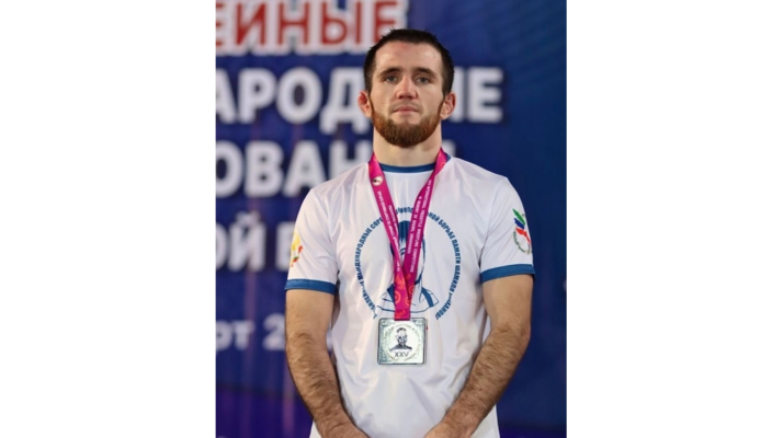 Брянец Магомед Себединов завоевал серебро на турнире по вольной борьбе в Дагестане