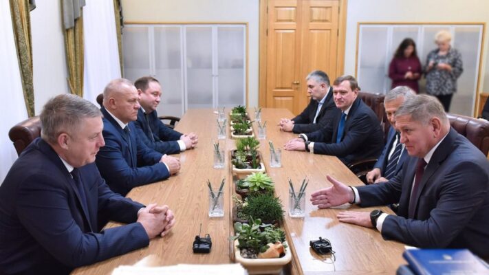 Брянский губернатор рассказал о перспективах развития новозыбковского предприятия