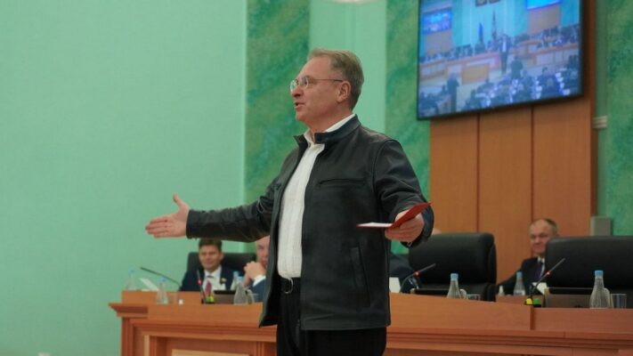 Губернатор Брянщины поздравил певца и композитора Александра Добронравова с присвоением почетного звания